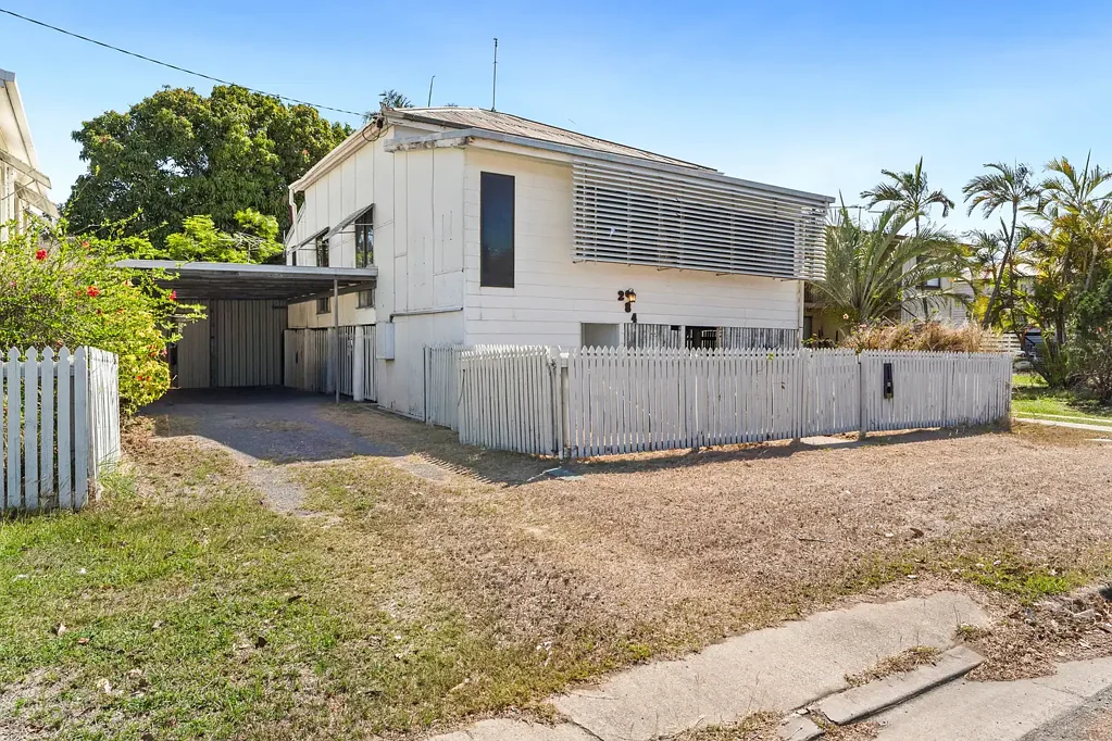 Allenstown 3침실 Character Home With Space And Potential