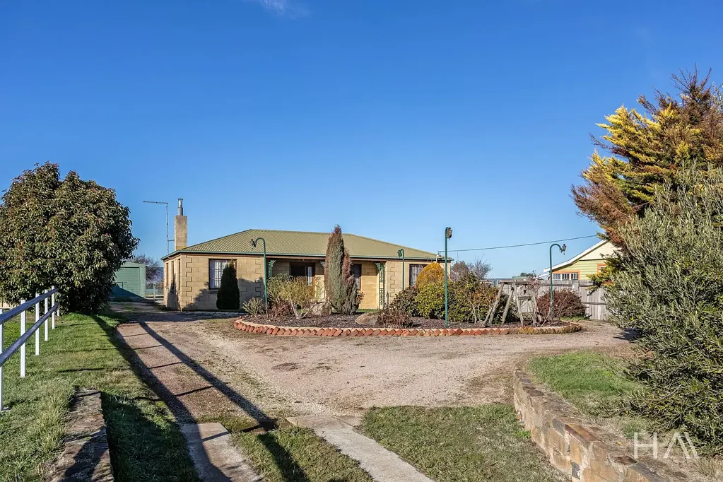 Campbell Town 2ਬੈੱਡਰੂਮ Remarkable Opportunity with Expansive 7.3m x 12.8m Shed!