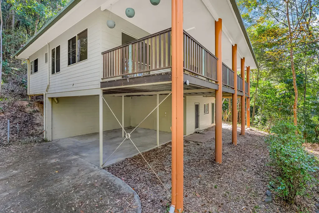 Sanctuary in the heart of Redlynch!