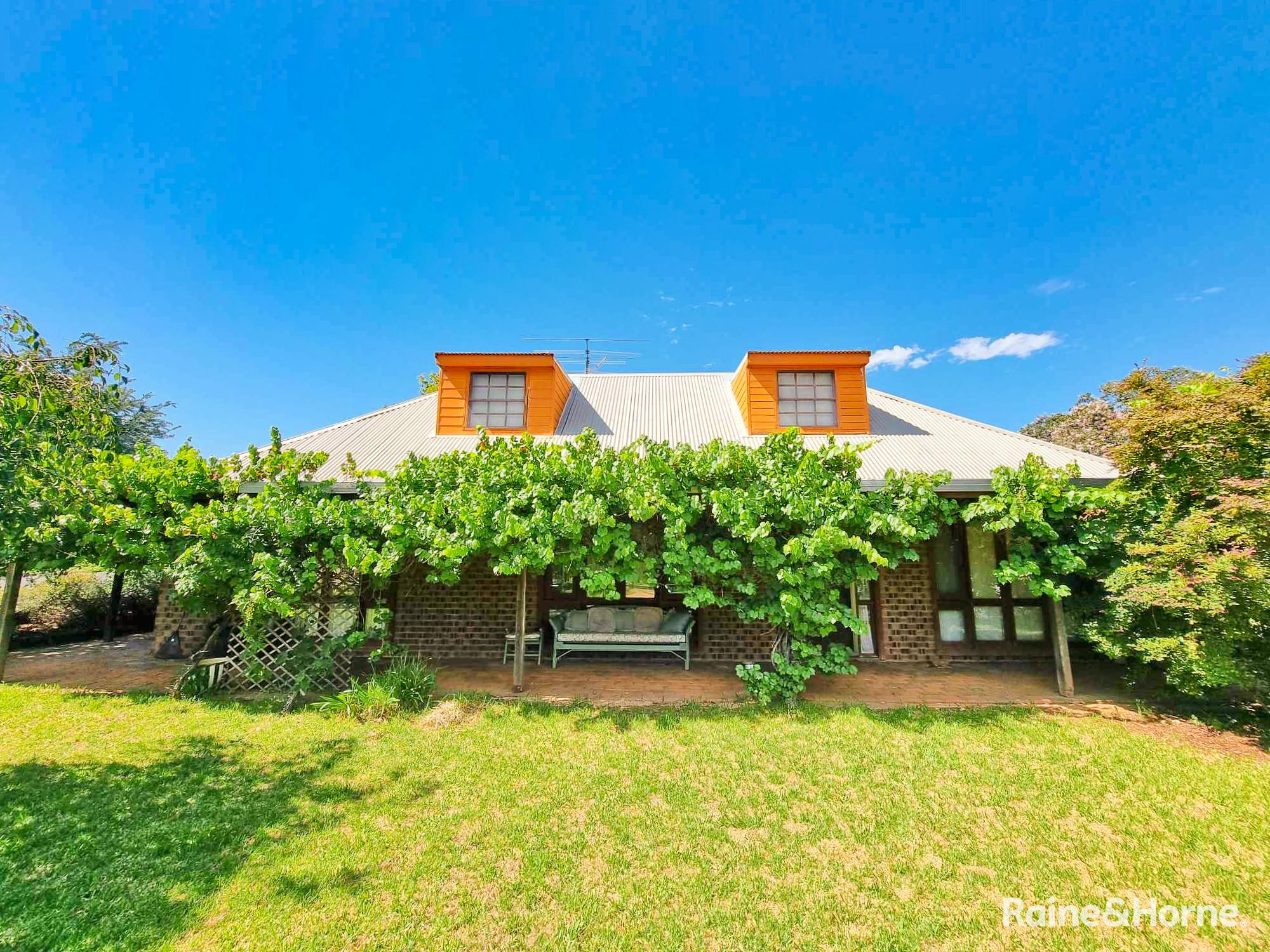 3 GRAHAM ST, GRENFELL NSW 2810, 0部屋, 0バスルーム, House