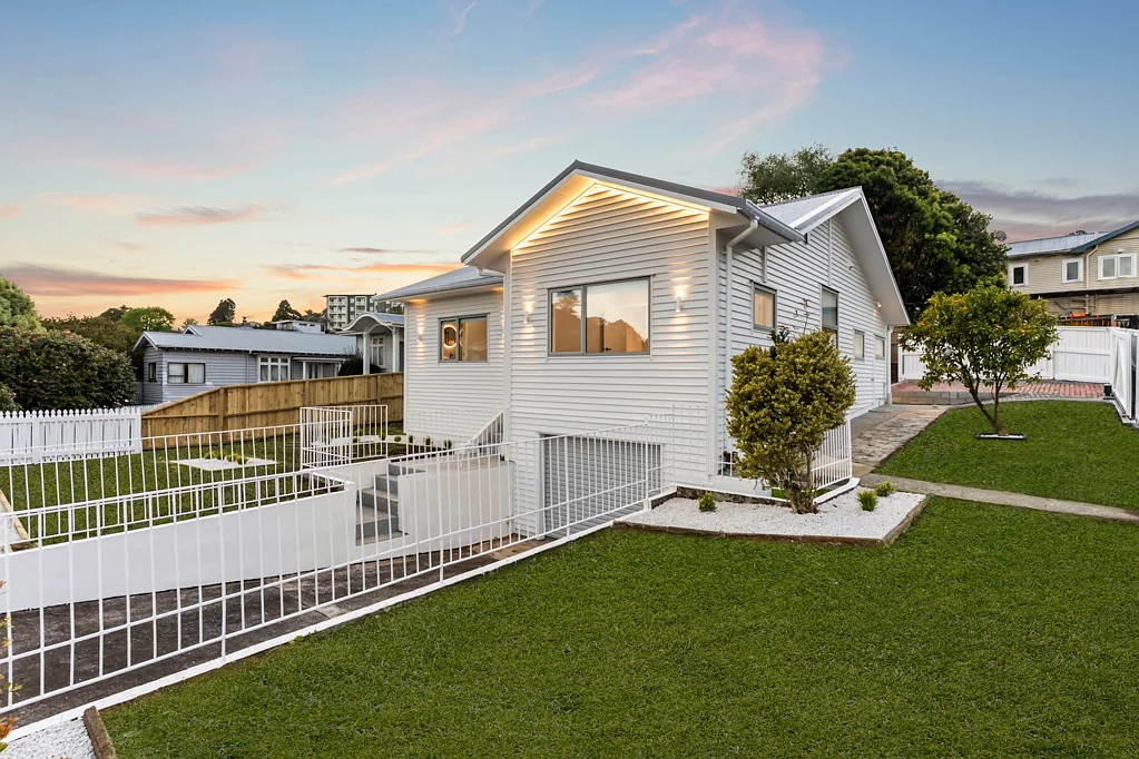 Mount Roskill 3 Bedroom Dual Driveway Access in Three Kings