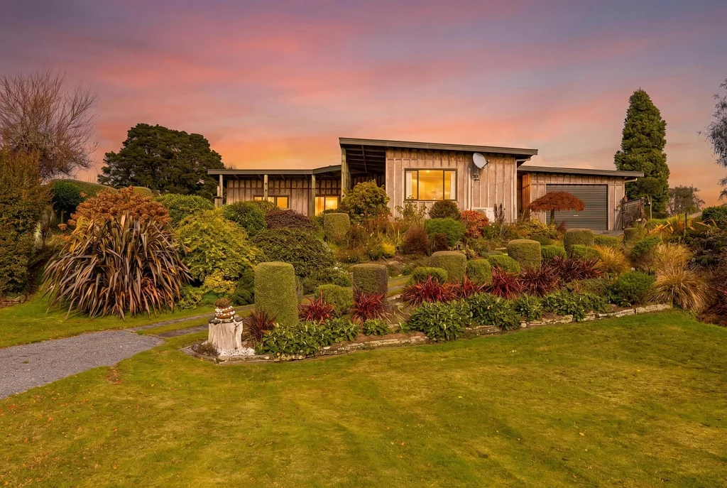 Owhango 4房  Idyllic Family Home with Scenic Views in Owhango