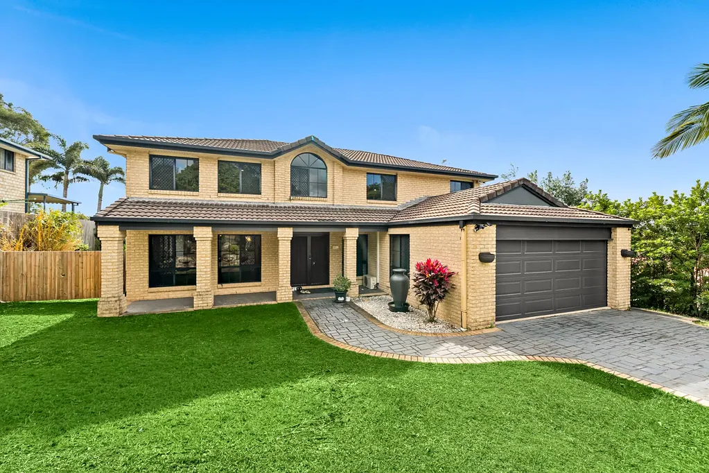 Underwood 5 Bedroom Elevated Comfort & Convenience in the Heart of Underwood