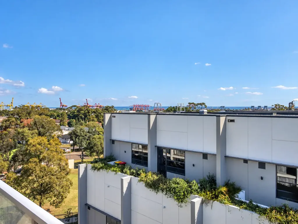 Hillsdale 3બેડરૂમ North-Facing Wraparound Balcony with Ocean Glimpses