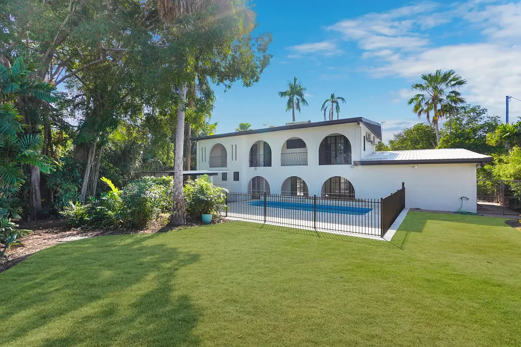STUNNING 4 BEDROOM HOUSE IN WELL-SOUGHT FANNIE BAY w/ GARDEN and POOL MAINTENANCE INCLUDED