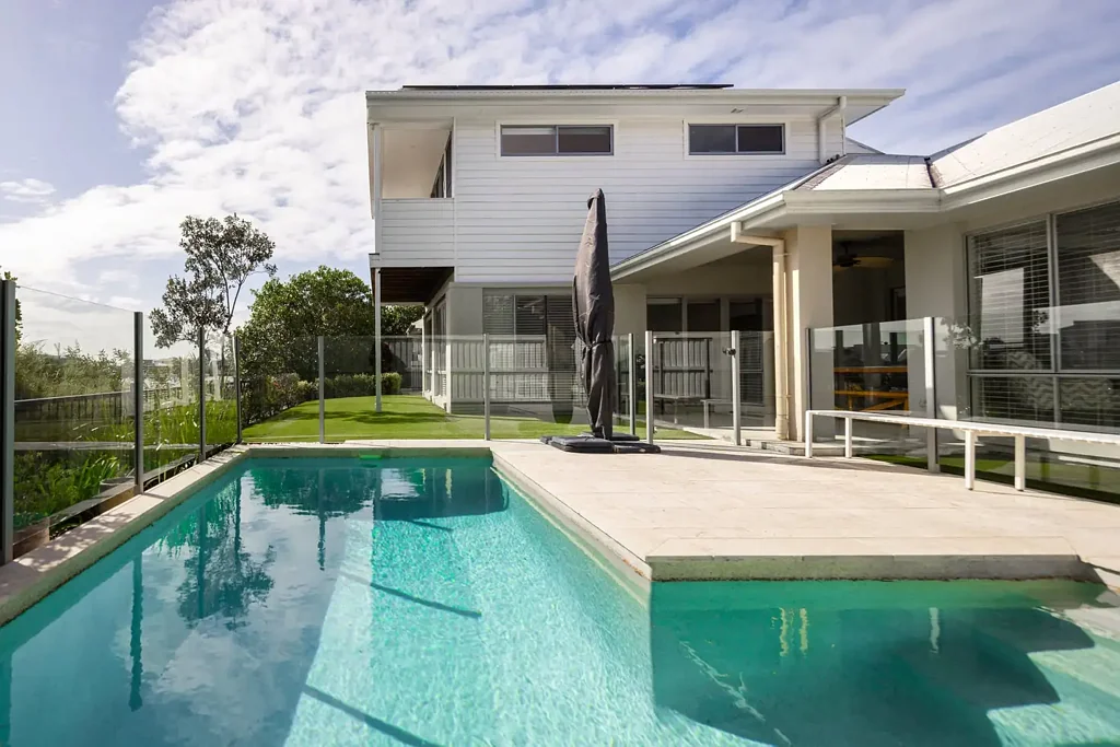 Mountain Creek 5 Slaapkamer North-Facing Lakefront Family Home