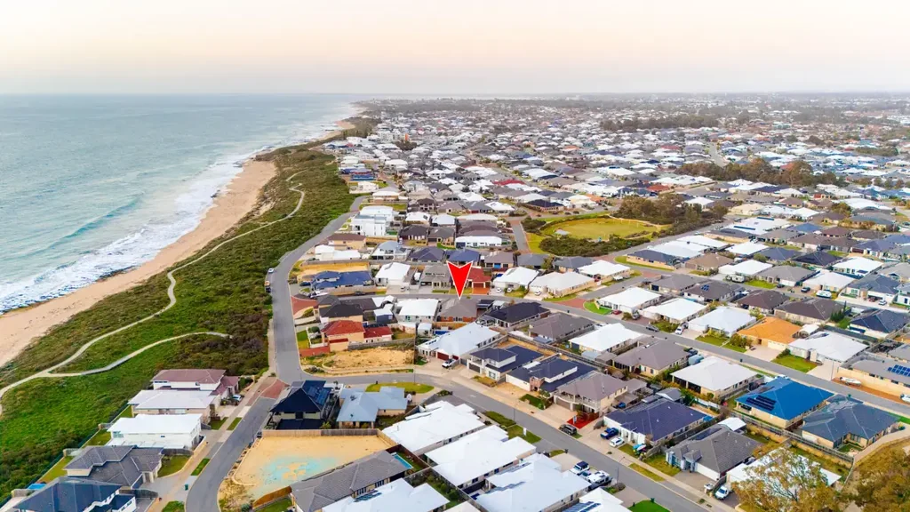 Halls Head 4 Slaapkamer Fabulous Beachside Family Home with Massive Carport