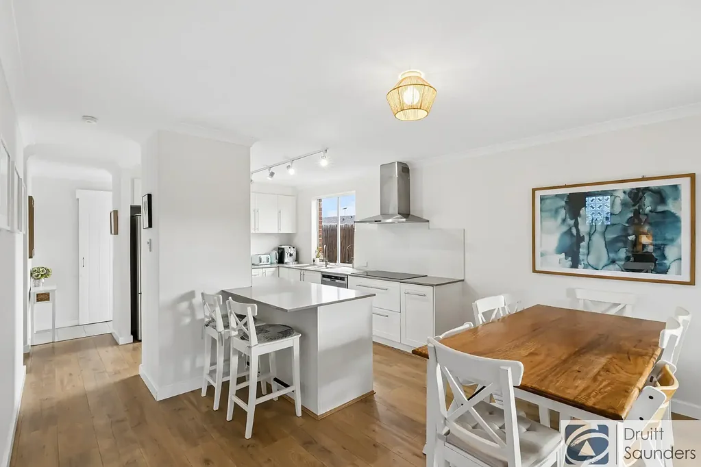Fully Furnished Townhouse in Fantastic Location
HOME OPEN THURSDAY 13 MAY AT 11.00AM SHARP!