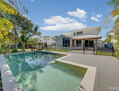 15 The Oaks Road, Tannum Sands, QLD 4680, 4房, 3浴, 整租独立别墅