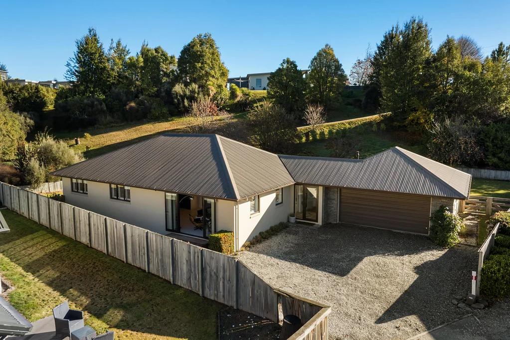 Lake Hayes Estate 3房  Freshly Renovated, Private Family Retreat
