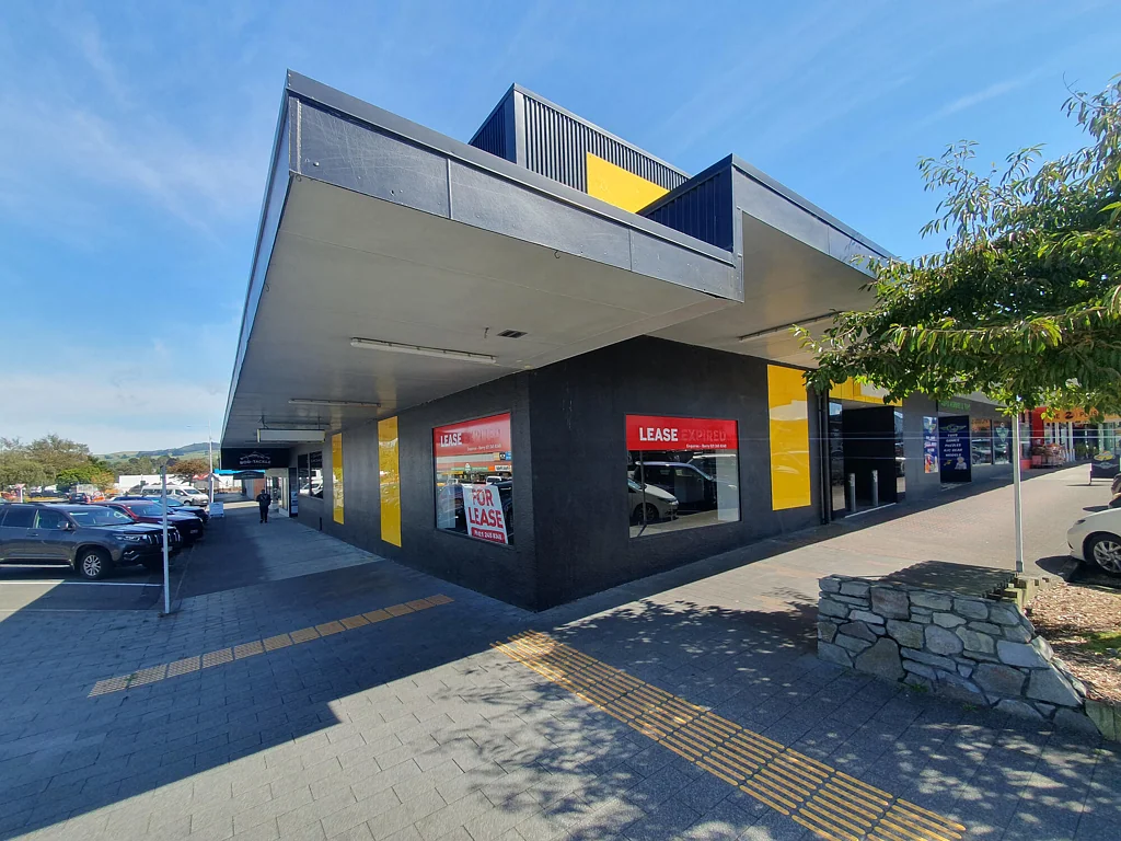 Taupo  'Black' canvas corner presence
