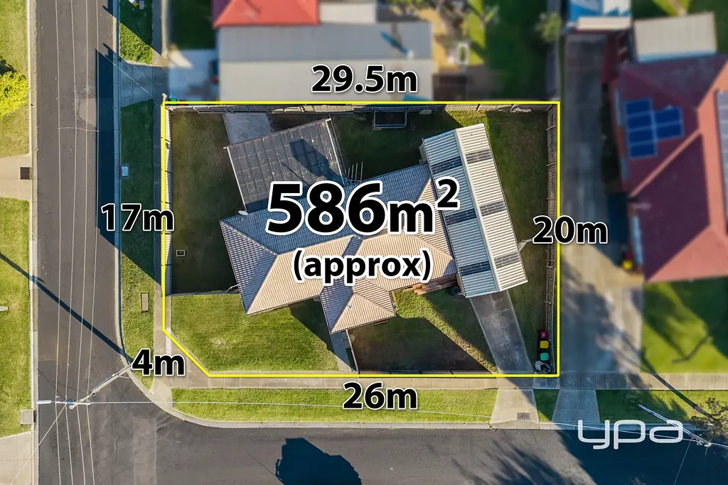 Melton 3房 宽敞转角地块 586m² 中心位置 交通便利 周边设施齐全 主卧独立卫浴 三卧带柜 户外聚会空间 多功能车库 高度便利 Centrally located 3 Bedroom, 2 Bathroom Home on Prime Corner Allotment!