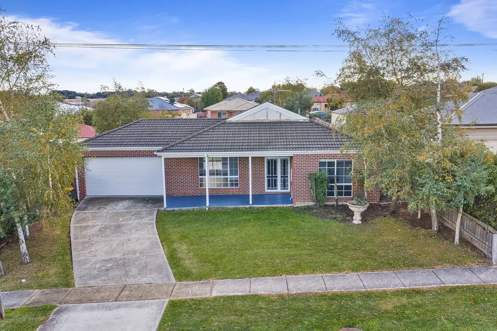11 Spencer Road, Ballan, VIC 3342