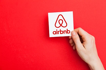 崩溃！Airbnb被华人租客开成妓院！业主哭晕，55年的家还住得下去吗？