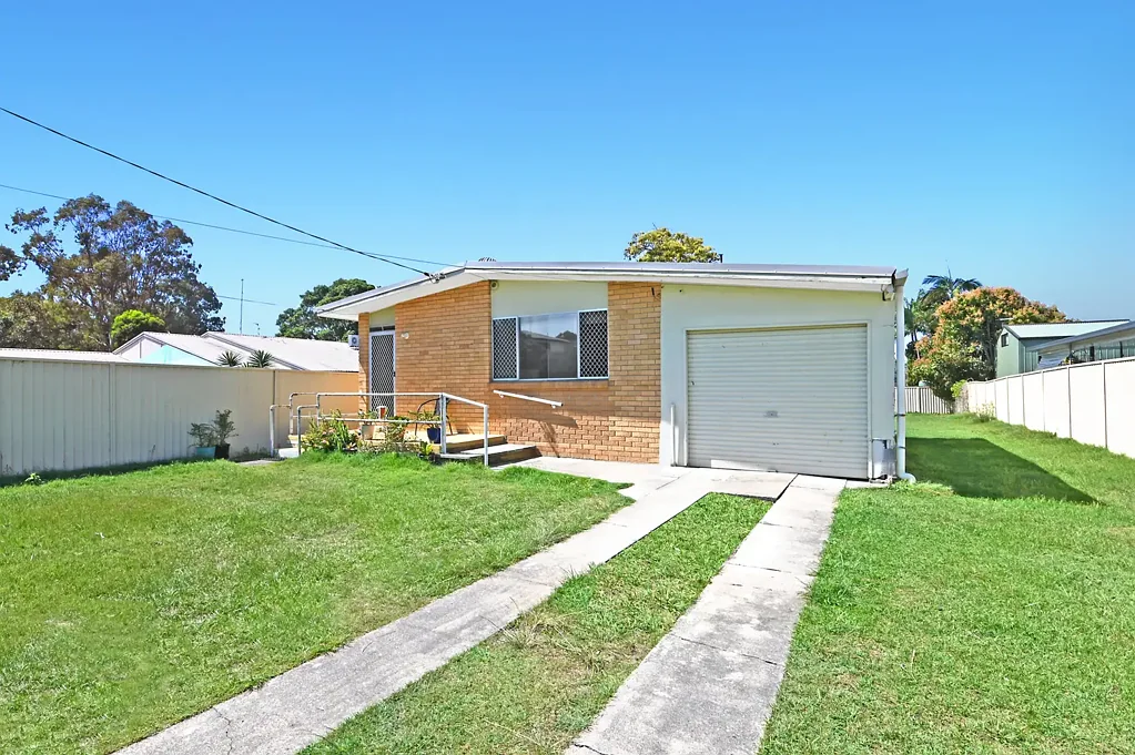 Runaway Bay 3कमरा Runaway Bay Renovator - East Facing Block - Coastal Location