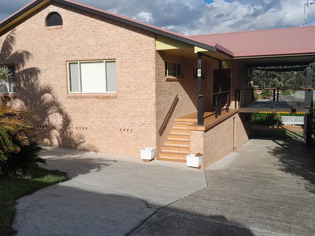 South West Rocks 3chambre EASY/AIRY/COMFY LIVING -OPEN PLAN -LARGE ROOMS -3 BRMS -2 BATHRMS -2 LAUNDRIES -LARGE DECK -RUMPUS -DBL GARAGE/CARPT -LOVELY COASTAL SOUTH WEST ROCKS