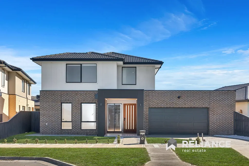Wyndham Vale 5 Slaapkamer Massive North-Facing Luxury Masterpiece with Dual Master Suites!