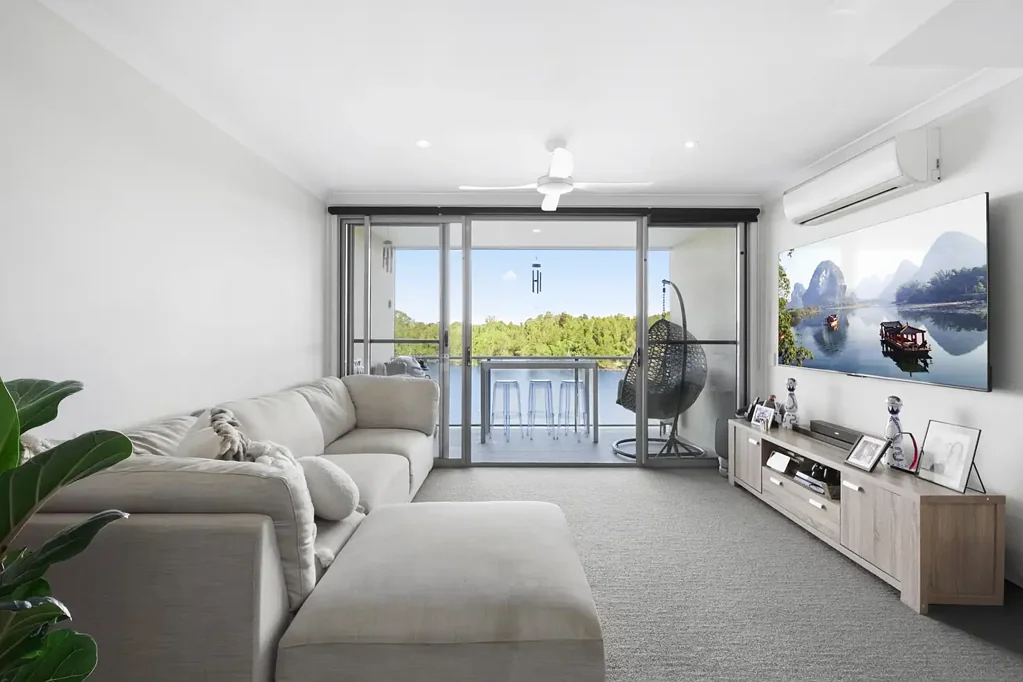 60/5074 Emerald Island Drive, Carrara, QLD 4211
