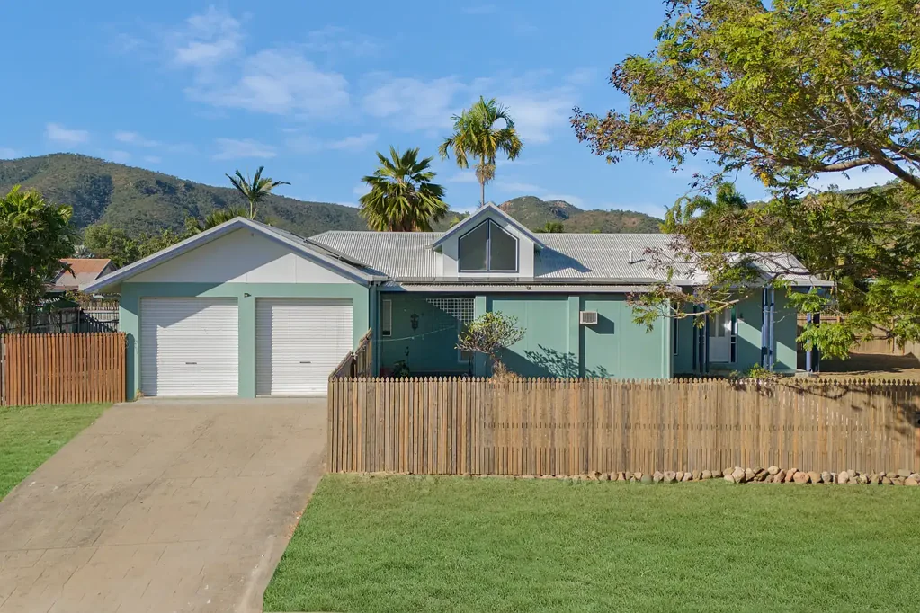 Douglas 4房  Spacious family home on large block with work from home office.