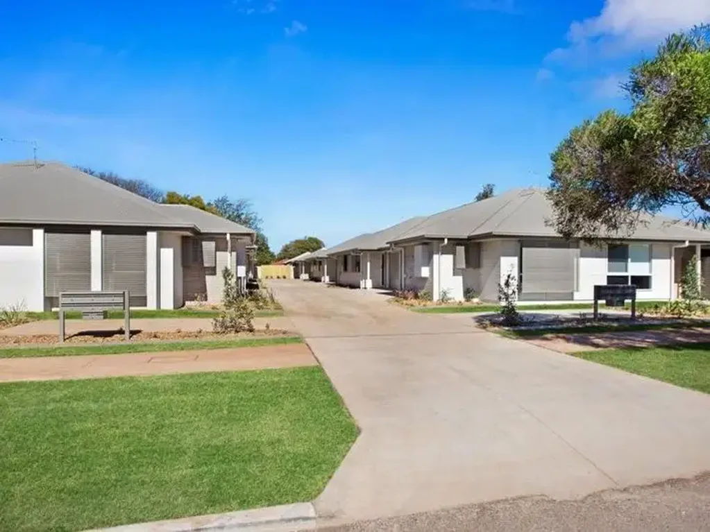 Walk to Clifford Gardens & Public Transport