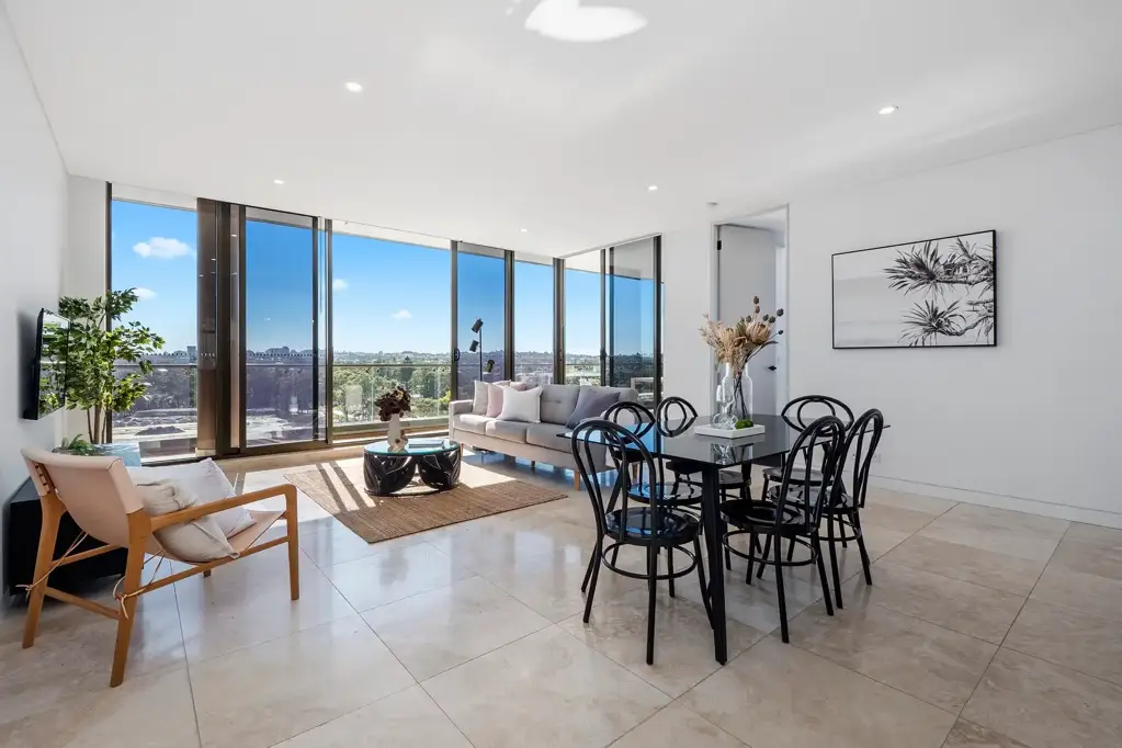 Eastgardens 3 Bedroom Oversized Luxury Split Level Penthouse Apartment with Amazing Views