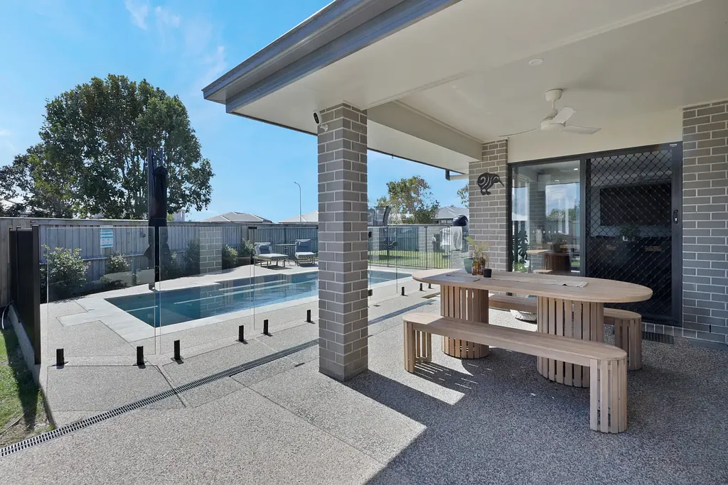 Rural View 5房  Where Modern Family Living Meets the Northern Beaches Lifestyle