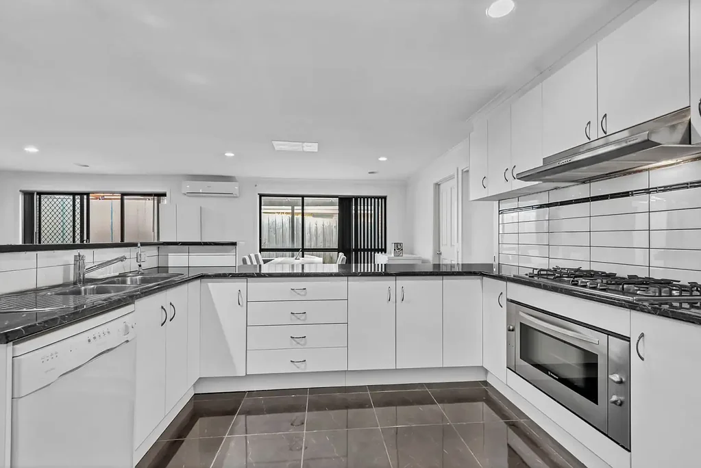 Pakenham 4Kwarto Want 4 Bedrooms, but would prefer 5? Want extra space? Then this may be for you