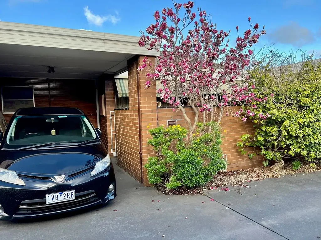 Charming 2-Bedroom Unit in Prime Location!