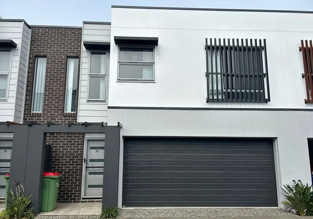 Low maintenance Modern Townhouse