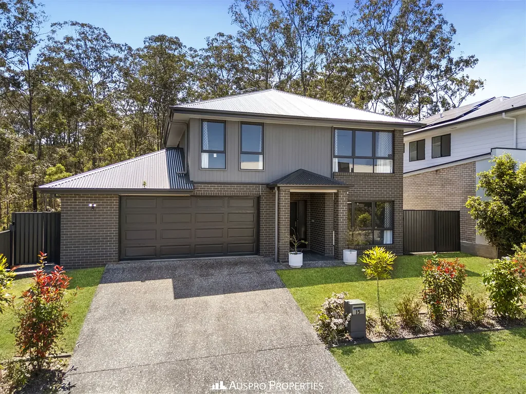 Willawong 6 Slaapkamer Luxury Living in the Tranquil Paradise Lakes Estate