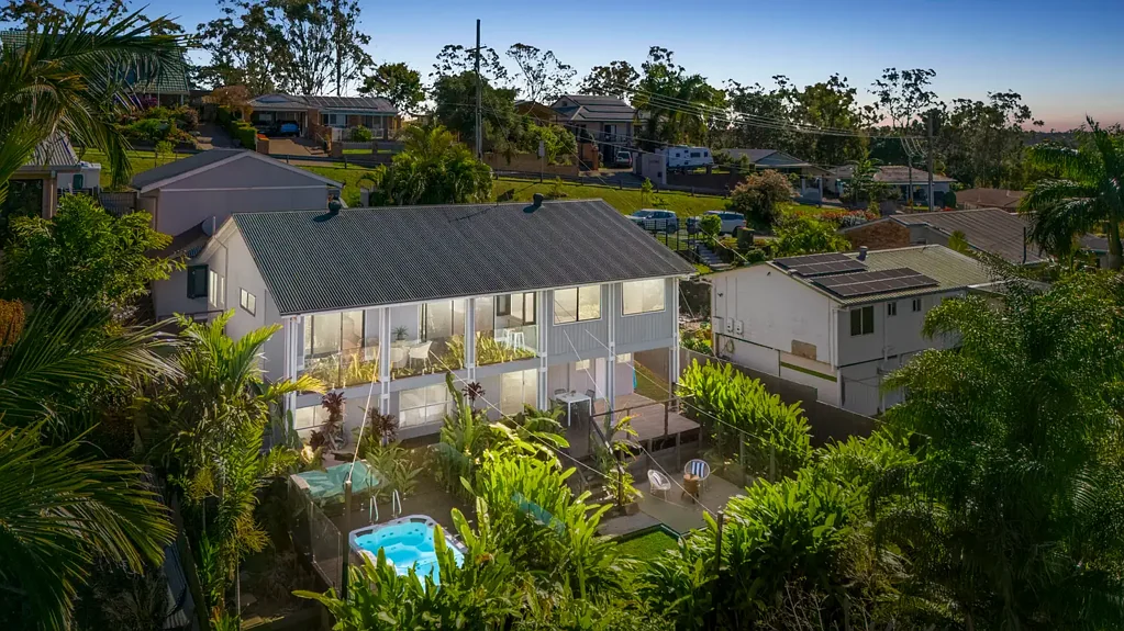 Beenleigh 5ਬੈੱਡਰੂਮ Breathtaking Hamptons Haven with Designer Finishes..