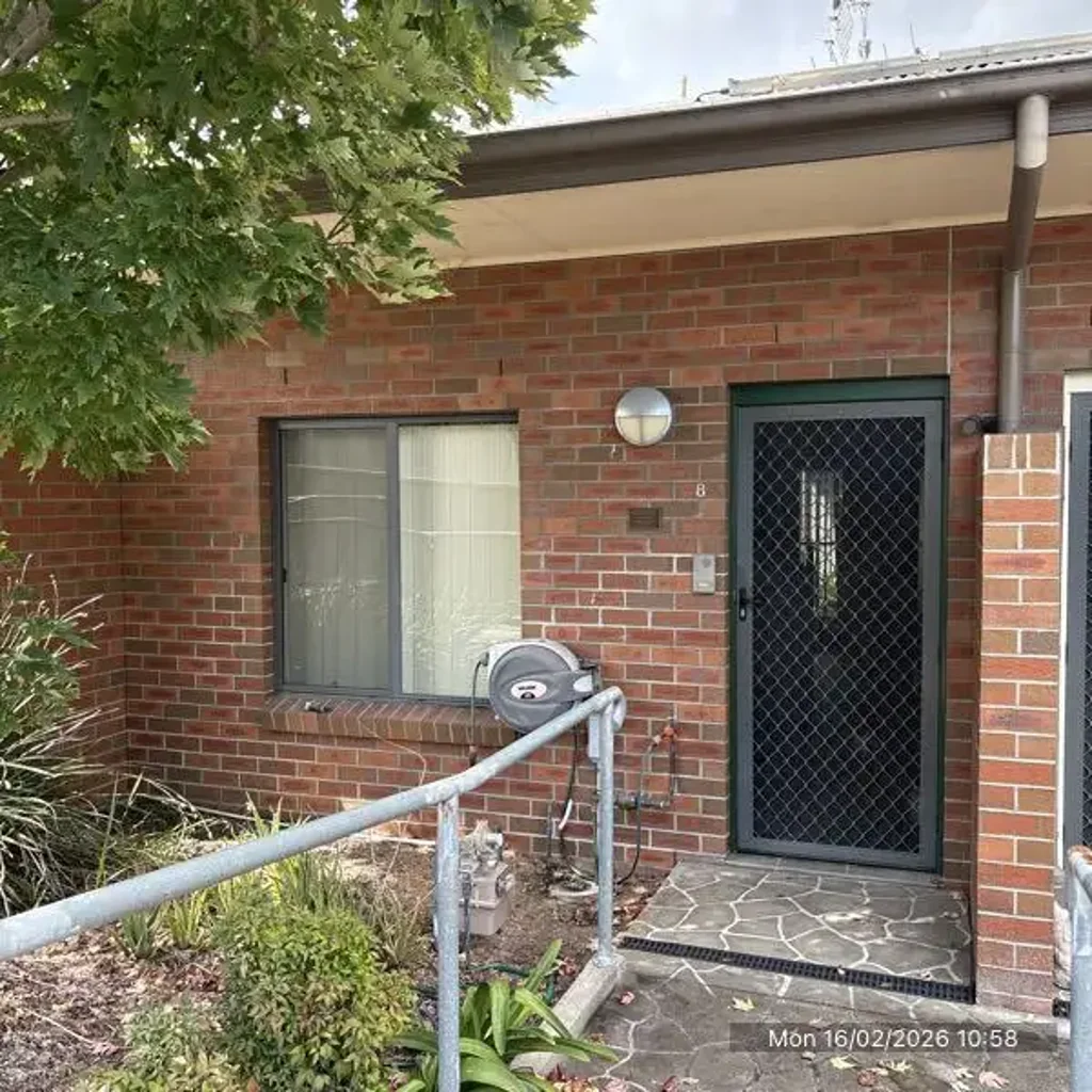 Independent Living Unit in a Central Location!