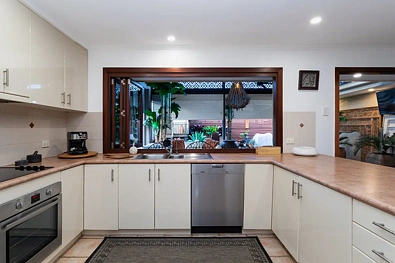 5 Emu Court, Bundall, QLD 4217, 5房, 2浴, House