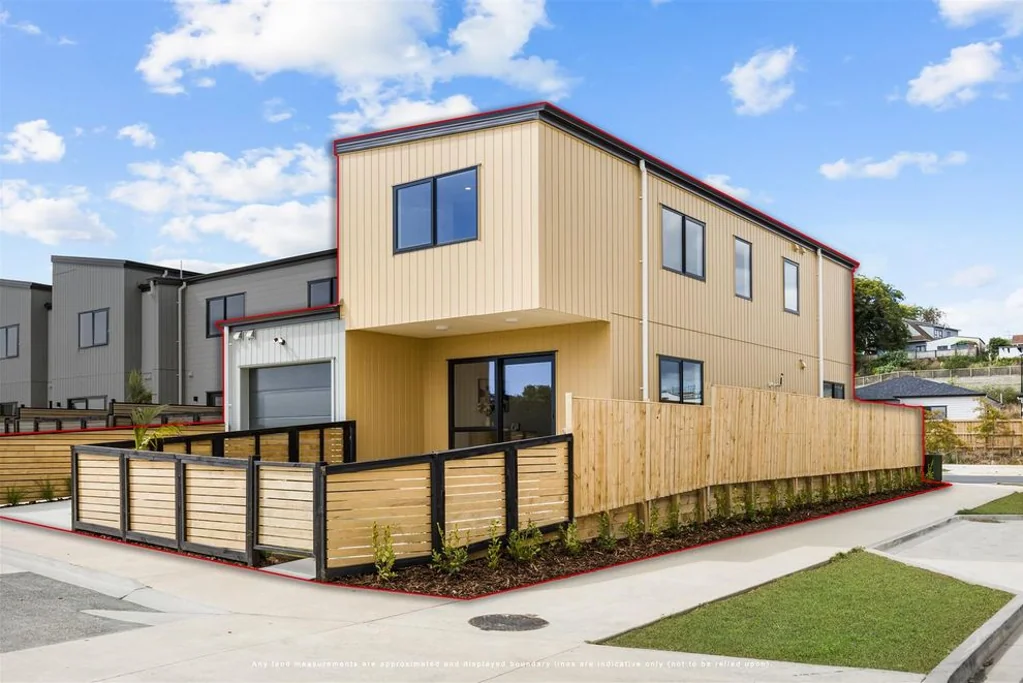 Opaheke 4房  Spacious & Light-Filled Corner Home