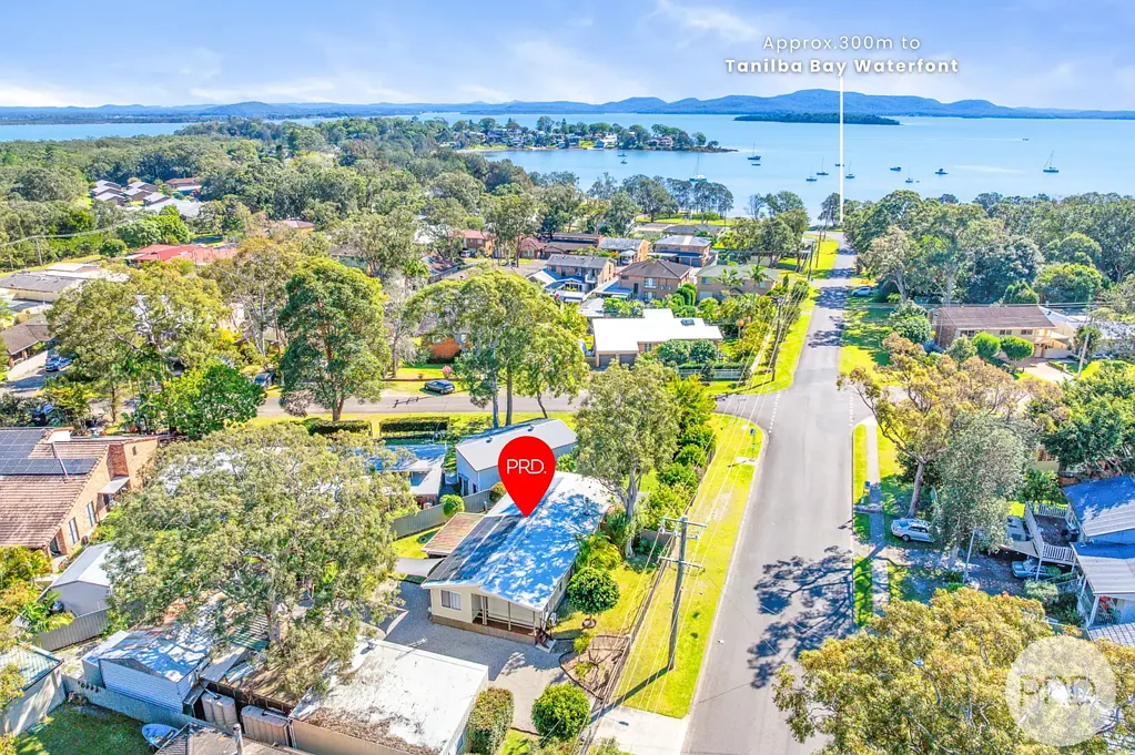 Tanilba Bay 3Kwarto Coastal Living, Serious Garaging & Just 300m from the Waterfront