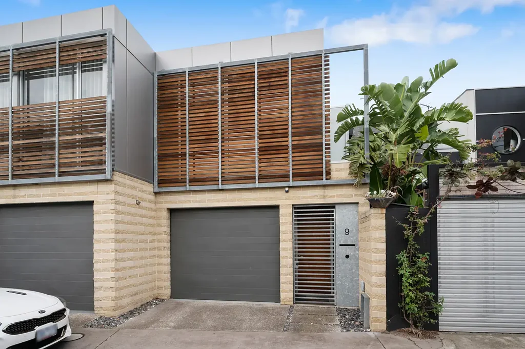 Executive Living at Its Finest – Space, Style & Sophistication!