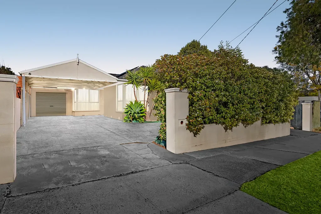 Clayton 5Kwarto Stunning Home in Prime Clayton Location