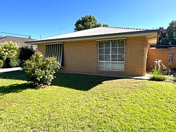 1/317 Sloane Street, Deniliquin