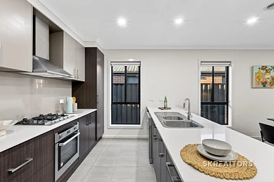 69 Champion Parade, Craigieburn, VIC 3064, 4 Kuwarto, 2 Banyo, House