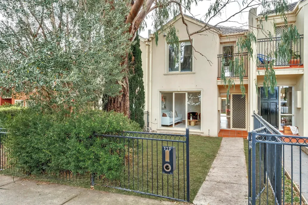 Coburg 3Zimmer Park-Side Practicality with Family Dimensions