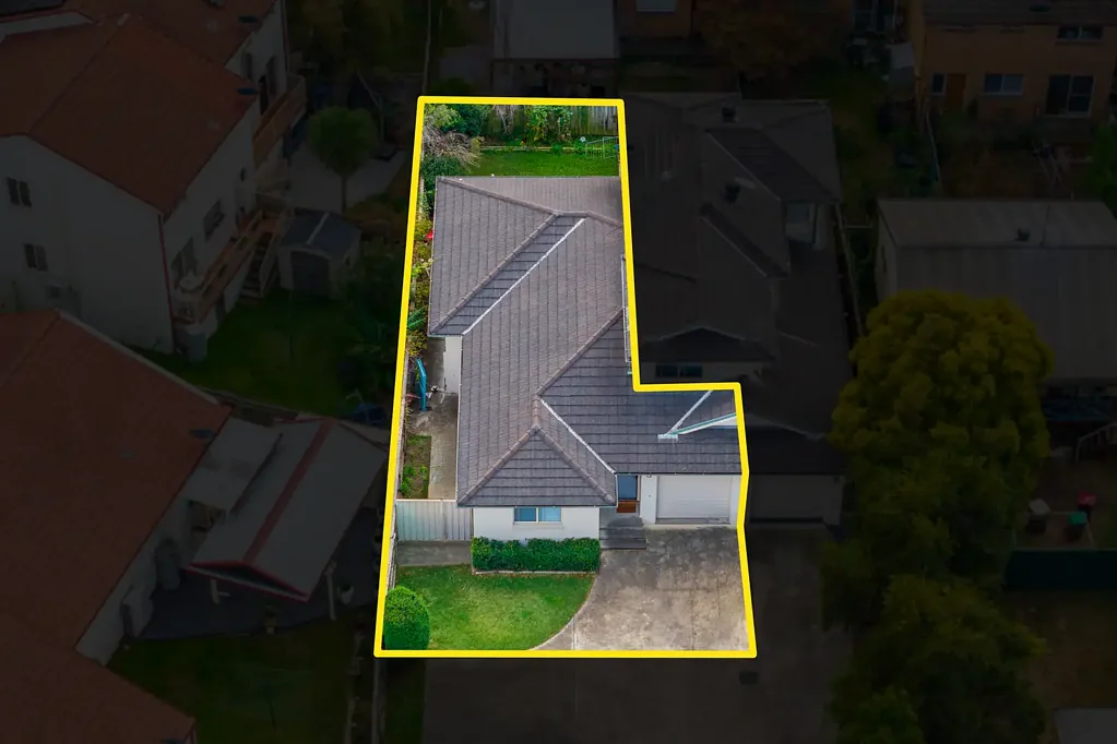 Kingswood 3Zimmer Perfect Starter or High Yield Investment in a Blue Ribbon Location!