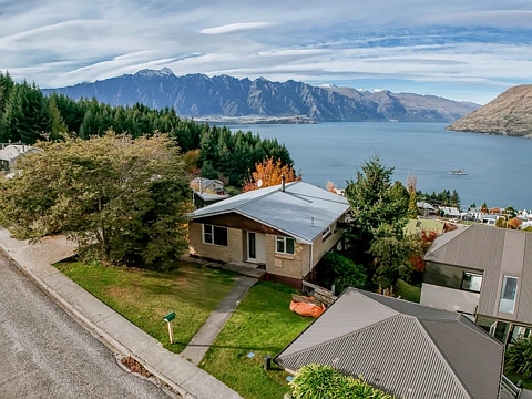 Fernhill/Sunshine Bay 3房  Prime Opportunity For Investors/First Home Buyers