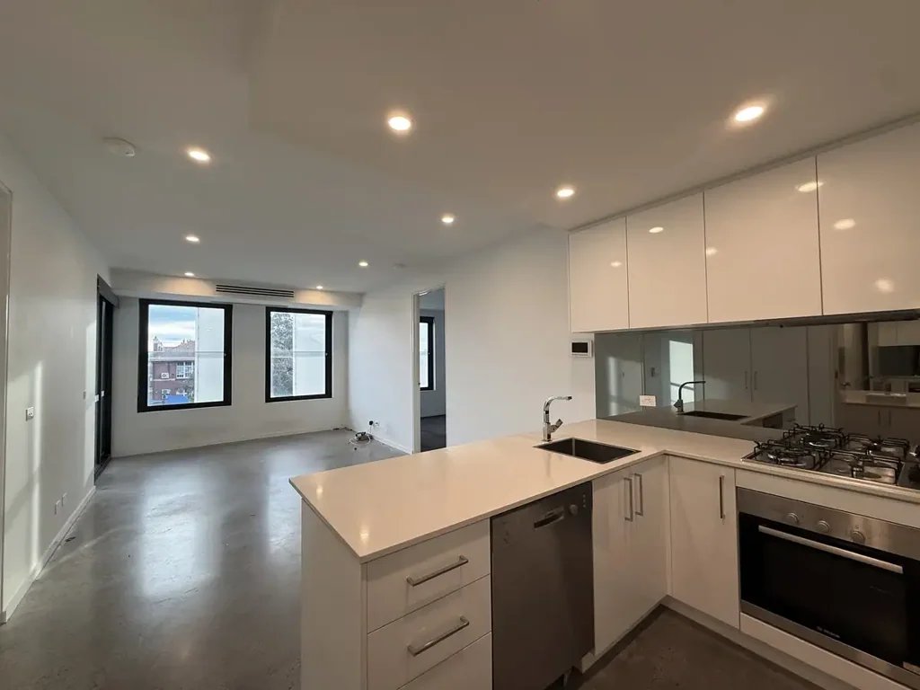 LIGHT, BRIGHT AND SPACIOUS TWO BEDROOM APARTMENT IN PERFECT LOCATION!