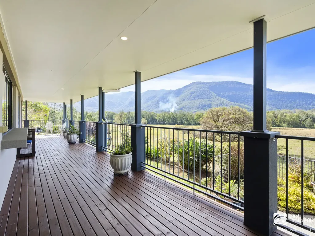 Stunning Rural Retreat with Breathtaking Caldera Views