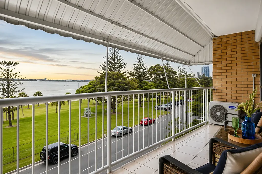 Labrador 2房  Rare Waterfront Opportunity - Owner Says Sell!