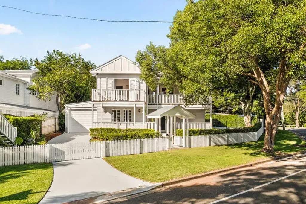 Ashgrove 5 Slaapkamer Elegant Renovated Family Residence in Prestigious Ashgrove Avenue
