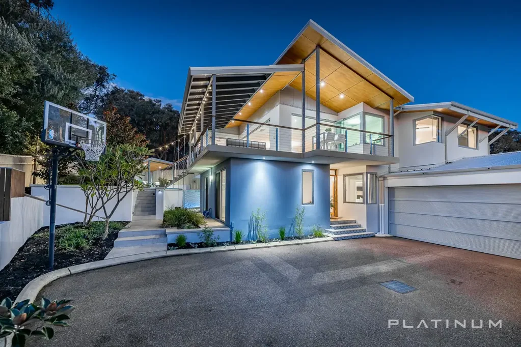Karrinyup 5房  Solar Passive Luxury with Ocean Views!