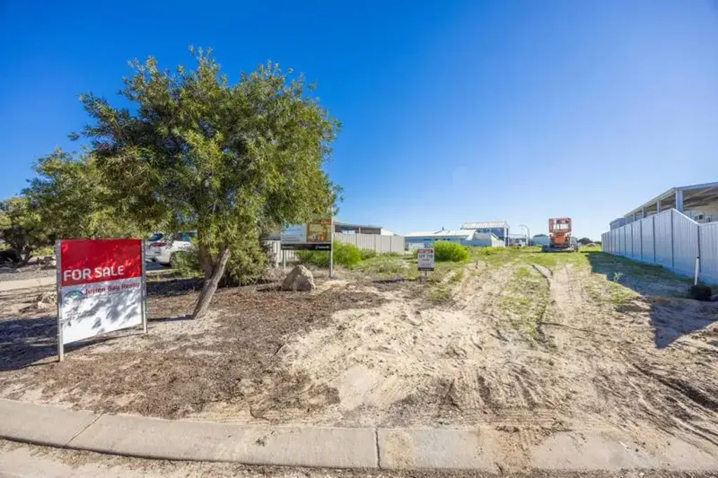 8 Long Street, Leeman, WA 6514