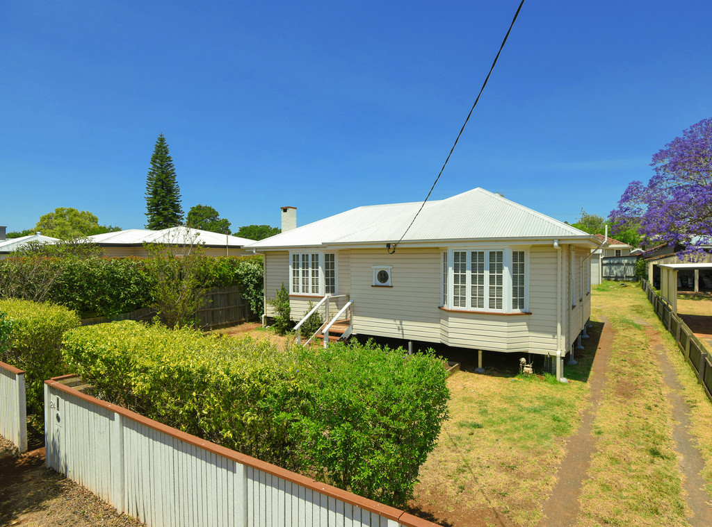 24 HENDERSON ST, NEWTOWN QLD 4350, 0 Bedrooms, 0 Bathrooms, House