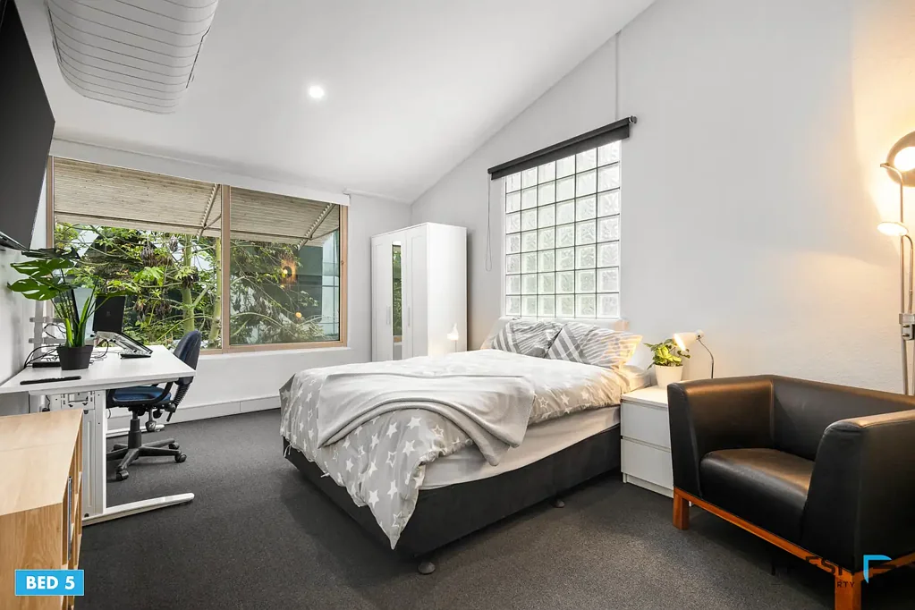 8 rooms for rent now!